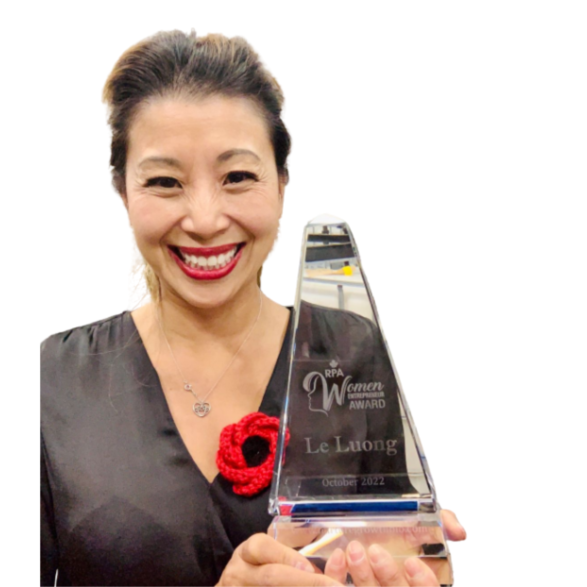 Le Luong receiving award