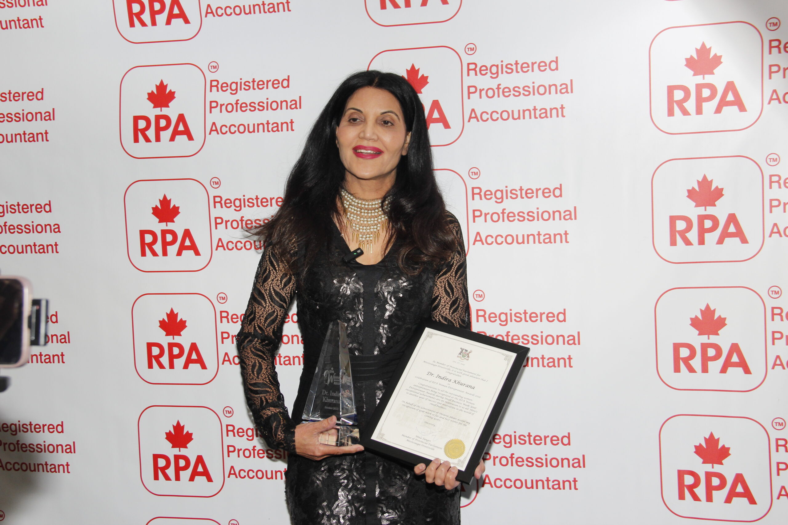 Dr. Indira Khurana receiving award