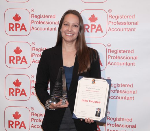 Lisa Thomas receiving award