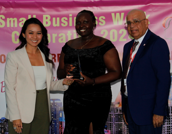 Evelyne Nyaro receiving award
